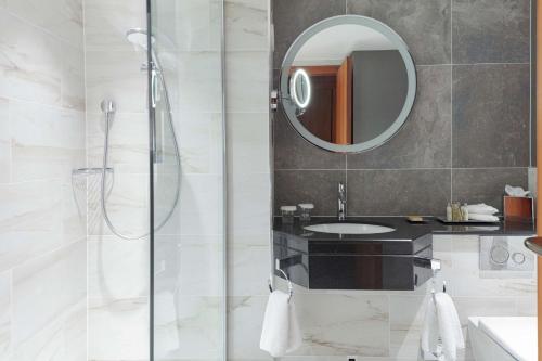 Bilik mandi di Hilton Belfast