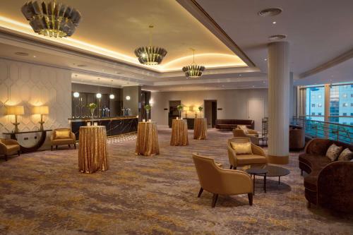Ruang duduk di Hilton Belfast
