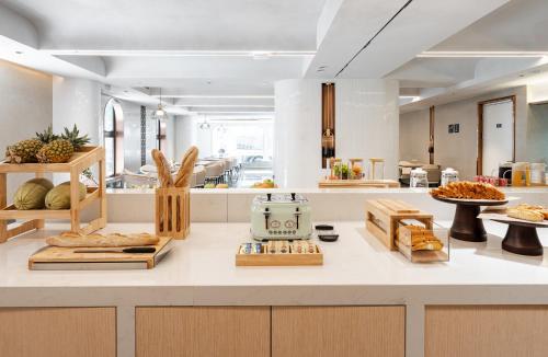 a kitchen with a counter with bread on it at Atour Hotel Xiamen Gaoqi Airport Chenggong Avenue in Xiamen