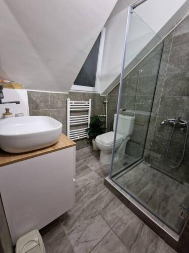 Un baño de Supreme studio