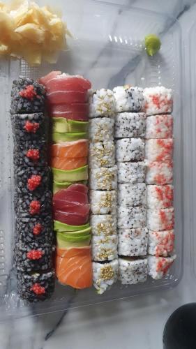 una nevera llena de diferentes tipos de sushi en Sarajevo Charm Apartment, en Sarajevo