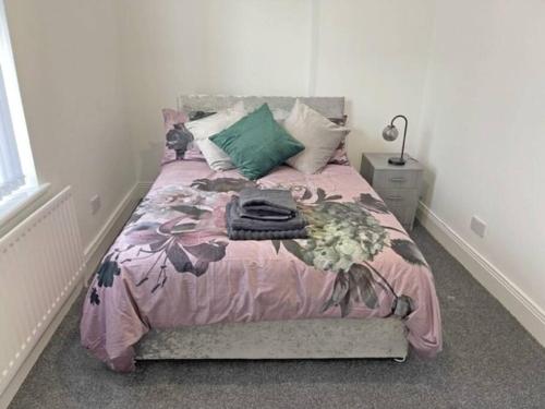 a bedroom with a bed with a bird and flowers at Reconnect with loved ones in this 3BD House in Lemington