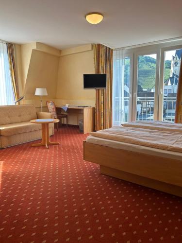 a hotel room with a bed and a couch at Eifelstube Ahrweiler in Bad Neuenahr-Ahrweiler