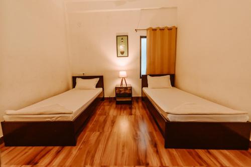 Ένα ή περισσότερα κρεβάτια σε δωμάτιο στο Dibrugarh Tea Residency