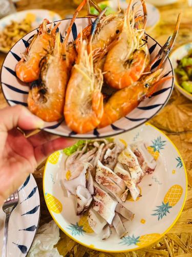 Makanan di atau berdekatan asrama