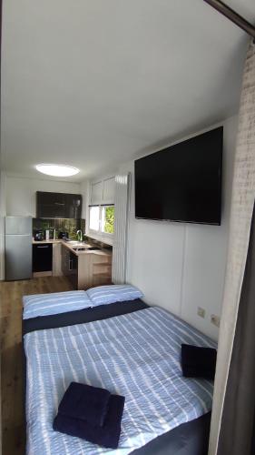 Кровать или кровати в номере Ferienwohnung mit Blick in den Bayrischen Wald oberhalb von Sankt Engelmar