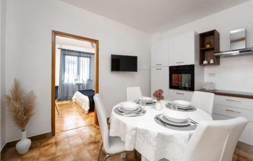 Awesome Apartment In Porec With Wifi