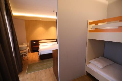 Cama o camas de una habitación en Hotel 1 Maji