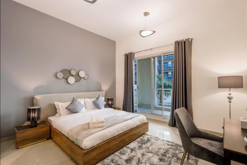 Postel nebo postele na pokoji v ubytování Charm 2BR in WestSide, Dubai Marina by Livbnb