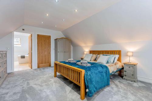 a bedroom with a large bed with a blue blanket at 4 Bed in Penygroes 86423 in Pen-y-groes