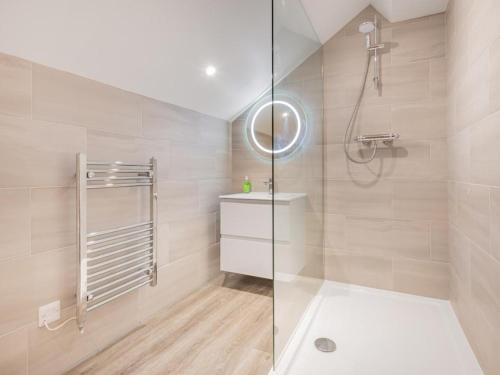 Kylpyhuone majoituspaikassa 1 bed in Edenhall SZ603