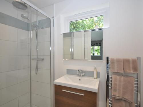 a bathroom with a sink and a glass shower at 1 Bed in Upper Brailes 57103 in Upper Brailes