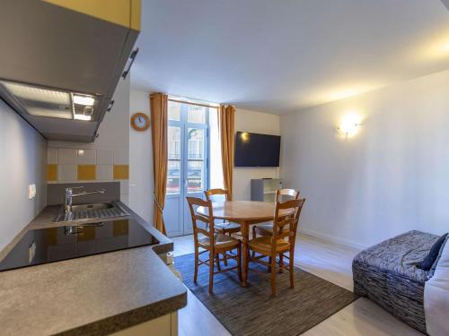 Studio au cœur de Cauterets, 4 pers, 2 coins nuit, cuisine équipée, proche commodités et télécabine - FR-1-401-149