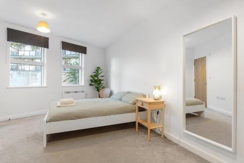 Postel nebo postele na pokoji v ubytování Spacious Clapham Apartments