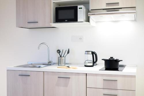 Kuchyň nebo kuchyňský kout v ubytování Porta di Mare Exclusive Seaview Terrace Flat