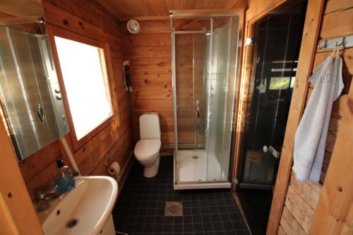 Ένα μπάνιο στο Villa Mäkivaski