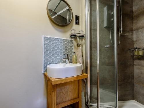 a bathroom with a sink and a shower at 1 Bed in Clearwell 78375 in Clearwell