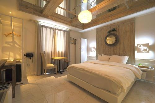 Кровать или кровати в номере Songdo February Hotel Amnam