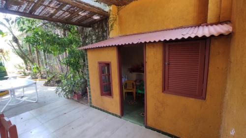an outside view of a house with a patio at Pousada Novo Prado in Prado