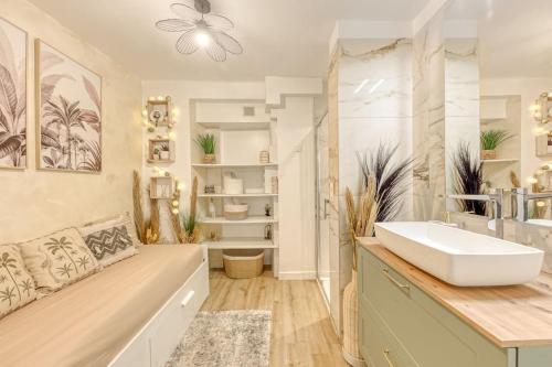 a bathroom with a tub and a sink in it at Sur les bords de Marne - Disneyland Paris in Lagny
