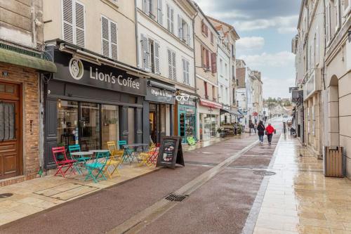 a city street with people walking down the street at Sur les bords de Marne - Disneyland Paris in Lagny