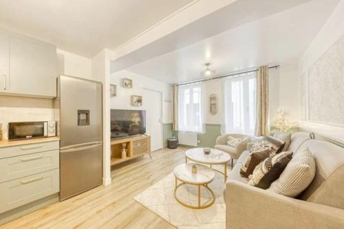 a large living room with a couch and a kitchen at Sur les bords de Marne - Disneyland Paris in Lagny