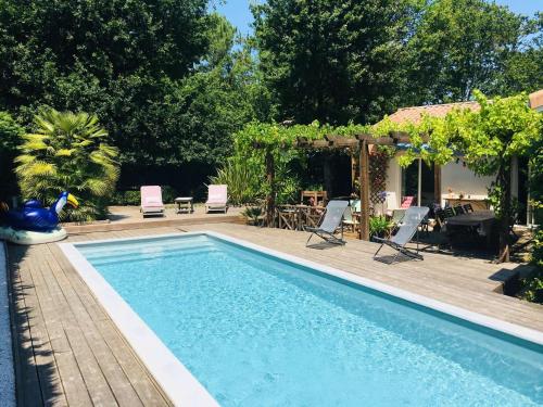 Biscarrosse villa avec piscine 10 personnes
