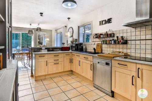 Photo de la galerie de l'établissement Biscarrosse villa avec piscine 10 personnes, à Biscarrosse