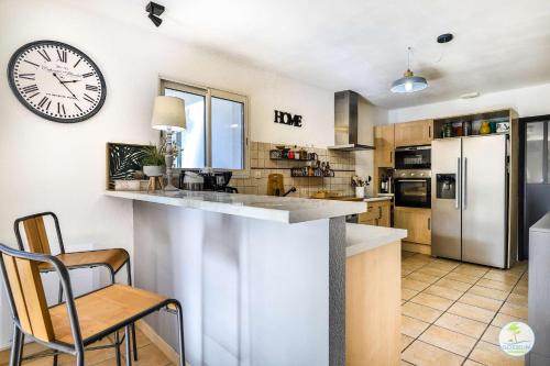 Photo de la galerie de l'établissement Biscarrosse villa avec piscine 10 personnes, à Biscarrosse