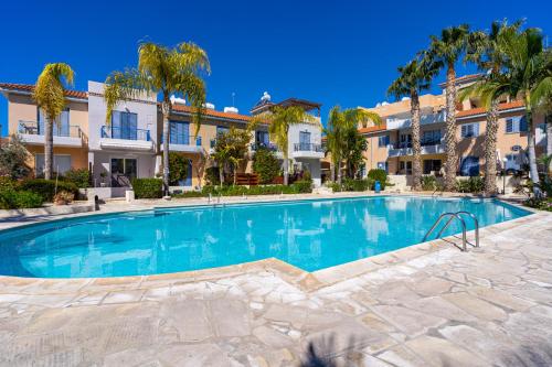 Summer Breeze holiday apartment with pool