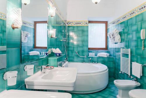 Koupelna v ubytování Hotel Poseidon