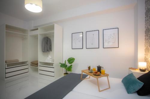 a white living room with a table in it at SingularStays Tinglado in Valencia
