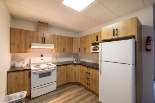 Dapur atau dapur kecil di Motel Et Condo Chez Charley