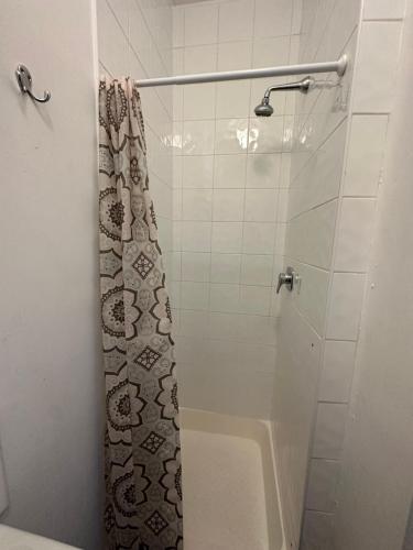 Un baño de The Grapevine Hostel