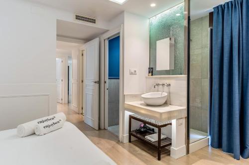 Enjoybcn Colon Apartments photo 56
