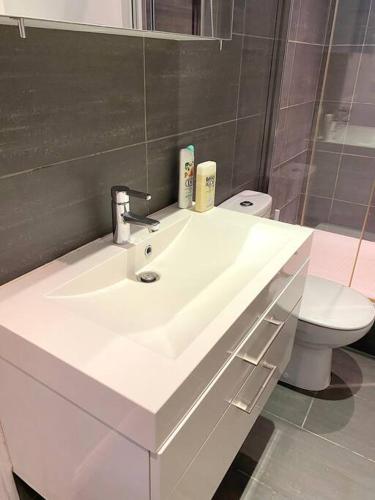 Mytripinparis - Large and Sunbathed 1Br - close to the Eiffel Tower