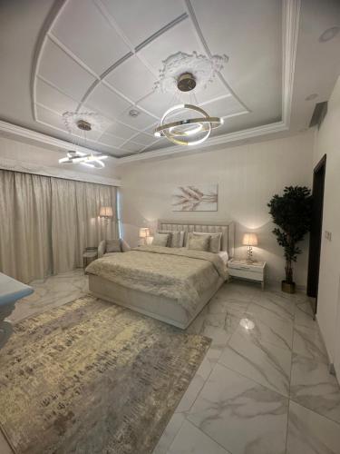 Postel nebo postele na pokoji v ubytování Luxury 3 bedrooms with fully sea view Next to Al Reem Mall