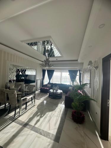 Posezení v ubytování Luxury 3 bedrooms with fully sea view Next to Al Reem Mall