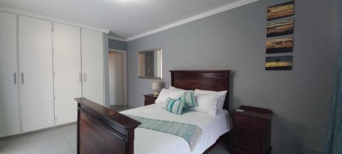 Ένα ή περισσότερα κρεβάτια σε δωμάτιο στο The Grey Inn Accommodation.