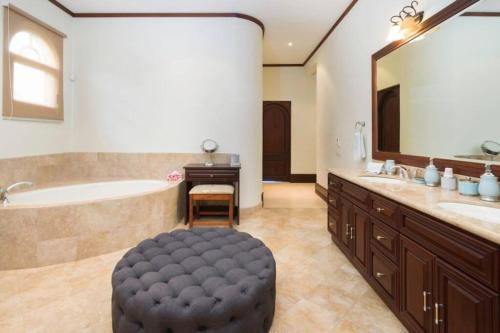 a bathroom with a large tub and a large mirror at Casa Cinco Sinsontes in Playa Hermosa