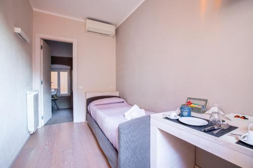 a small room with a bed and a table in it at Alla Marina Affittacamere in Riomaggiore