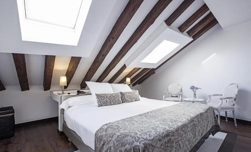 Hospes Puerta de Alcalá, a Member of Design Hotels Image