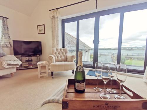 Billede fra billedgalleriet på TULLOCHSIDE-4 BED-SEA FRONT -RAVENSPOINT ROAD i Trearddur