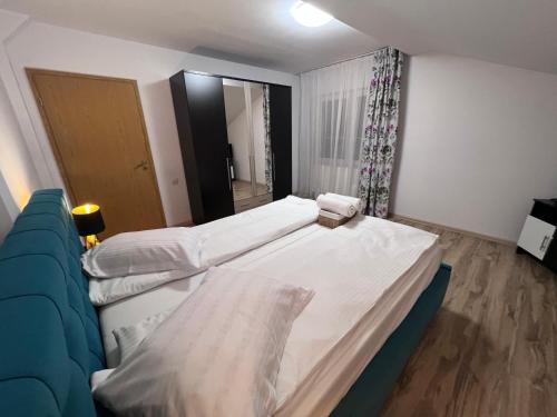 Ένα ή περισσότερα κρεβάτια σε δωμάτιο στο Helix Apartaments