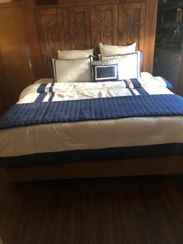 Luxury Afloat Yacht Paradise 3 bedrooms 3bath 5 beds with full Marina view photo 14
