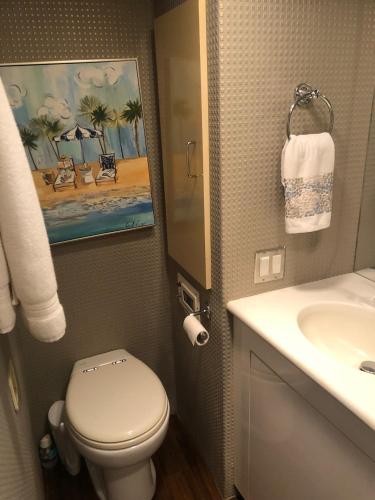 Luxury Afloat Yacht Paradise 3 bedrooms 3bath 5 beds with full Marina view photo 13