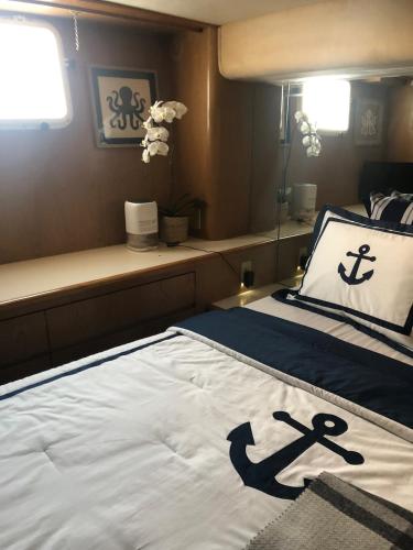 Luxury Afloat Yacht Paradise 3 bedrooms 3bath 5 beds with full Marina view photo 16