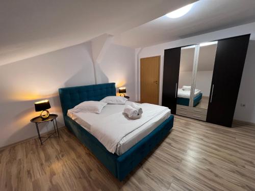 Ένα ή περισσότερα κρεβάτια σε δωμάτιο στο Helix Apartaments
