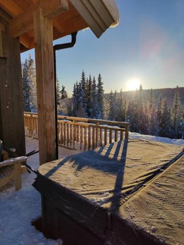 Μπαλκόνι ή βεράντα στο New cabin with sauna and ski in out