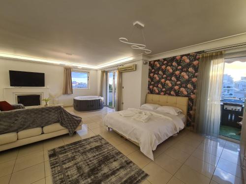 Легло или легла в стая в Sunny Home Private Jacuzzi Hydromassage Acropolis & Lycabettus Far View Parking 300m Metro Peristeri